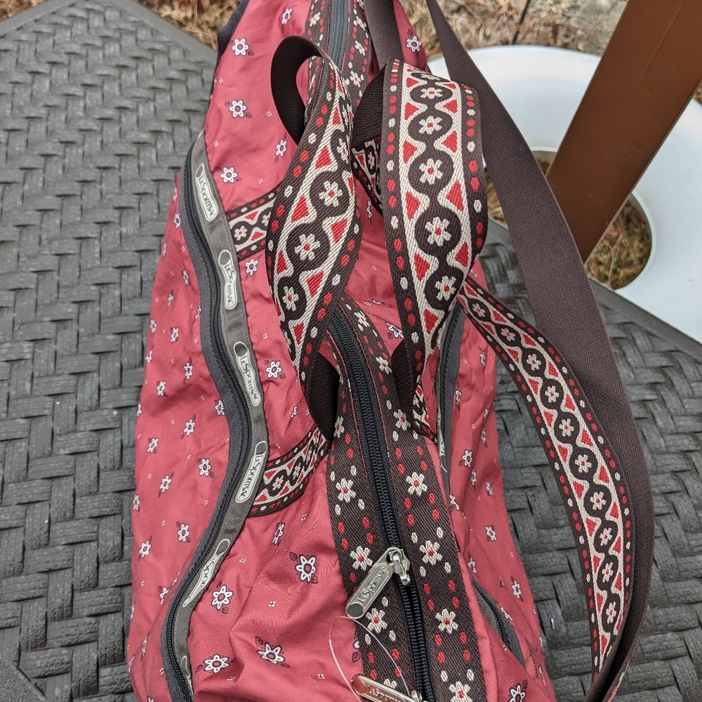 Huge Lesportsac Flower Print Duffel Bag with Strap - Picture 7 of 9